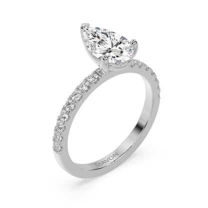 SIGNATURE SOLITAIRE PAVÉ RING I PEAR
