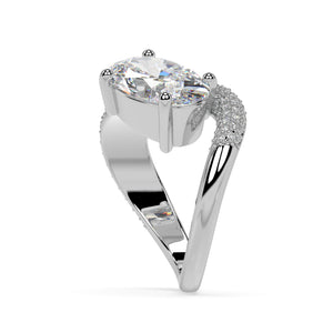 The Organic Twist Ring I Half Pavé